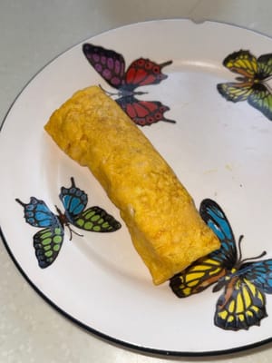 盛於盤中，切成一口大小即可。