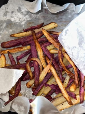 Transfer to air fryer and let cook for 20 minutes at 200°C. Flip in between