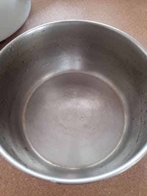 800ml相当の水を4杯用意し、黒砂糖以外の材料をすべて加えます。滑らかになるまでかき混ぜ、ココナッツミルクを加えて完全に滑らかになるまでかき混ぜます。