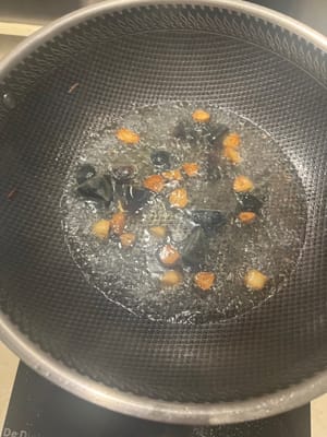 Añadir 200 ml de agua hirviendo