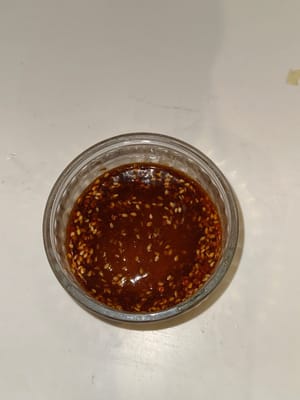 Ajoutez ensuite la sauce soja, la sauce aux huîtres et le sel