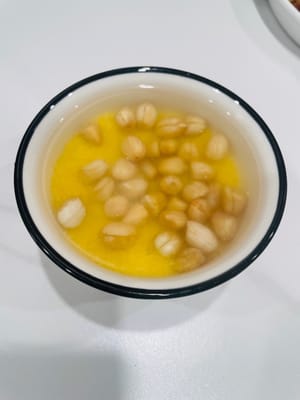 小米、花生加入清水泡1小时左右。