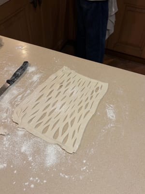 สามารถตัดเป็นลวดลายตาข่ายได้ตามต้องการ