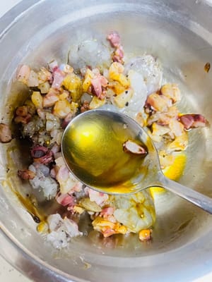 간장, 굴소스, 요리용 술, 후추, 채 썬 생강을 넣고 약 15분간 재워둡니다.