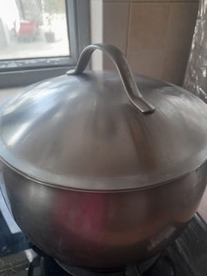 Portare a ebollizione 2,5 litri di acqua a fuoco medio