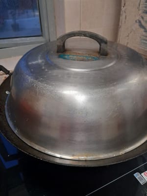 准备一个煎锅来蒸