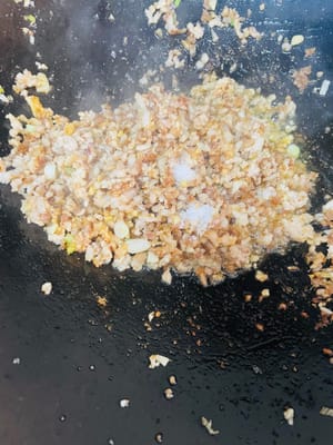 Condimento: añadir 1 cucharada, aproximadamente 1 gramo de pimienta blanca en polvo, 1 cucharadita de sal y 1 cucharadita de azúcar blanca, sazonar y reservar.