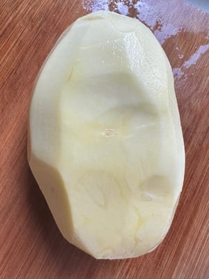 Cut the potatoes into thin strips and add a little salt.