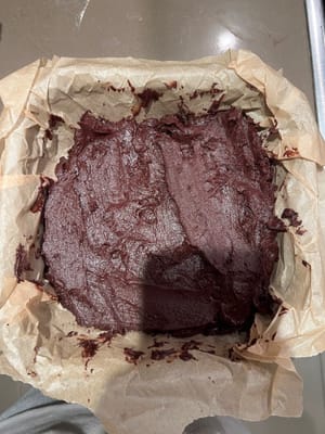 加入朱古力糊,铺平