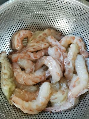 wash the shrimp thoroughly (cut off the heads, peel the skin, split the backs, wash thoroughly then drain)