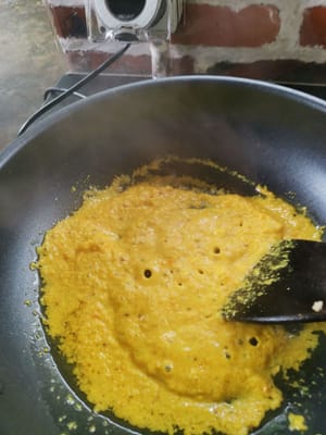 puis ajouter les épices moulues