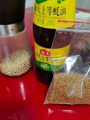 蚝油10~15克，花椒粉胡椒粉适量