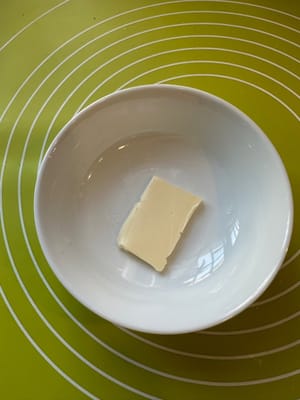 mantequilla sin sal parcialmente derretida