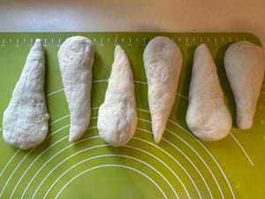 Después de eso, debes formar un cono como se muestra.