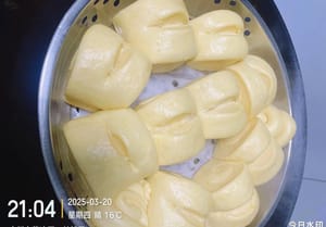 I have made pumpkin buns and spinach buns in those years. Practice the basic skills first, and you can do it too.