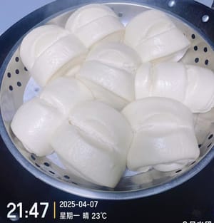 그 시절 호박빵과 시금치빵을 만들어 봤어요. 먼저 기본기를 익히면 여러분도 할 수 있어요.