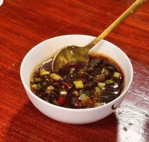 For the sauce, put the prepared chili, onion, ginger, garlic, a little salt, soy sauce, a little oyster sauce, and a little hot oil in a bowl and mix well.