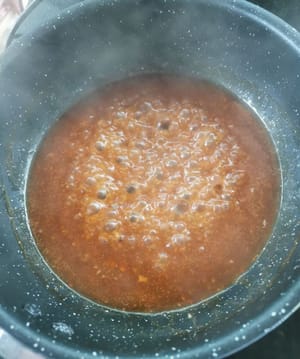 Mescolare fino a quando le spezie saranno ben amalgamate e addensate, spegnere il fornello e mettere da parte.