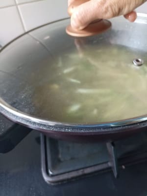 蓋上鍋蓋煮 5 分鐘