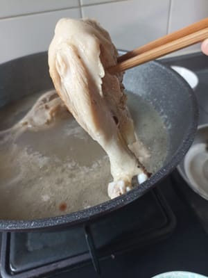 之後我們攞出嚟雞大腿。