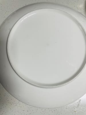蒸煮
把容器放進蒸籠,水煮開後調小火蒸至少2小時。關火後燜半小時,再開火複蒸一下。長時間蒸煮能讓五花肉變得軟爛入味,肥而不膩。蒸好後,把多餘的料汁倒掉,找一個平底盤子蓋在容器上,然後倒扣過嚟,撒上蔥花就可以開吃了。