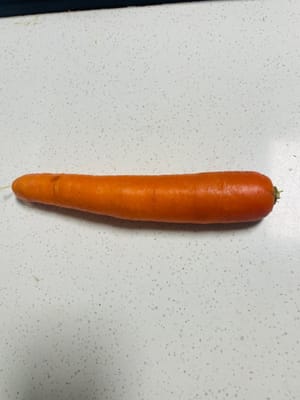 Un poco de zanahoria cortada en cubitos