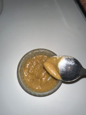 將味噌、味醂、料酒和蜂蜜混合，調至濃稠狀態，製成味噌醬
