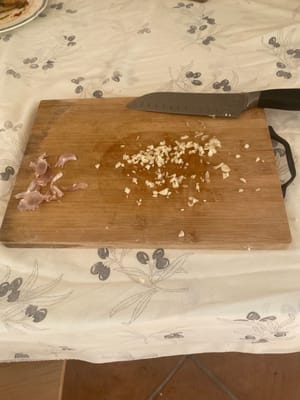 將大蒜切碎