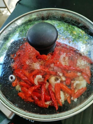 lalu tutup (supaya tidak meletus2 Dan cepat mateng)
