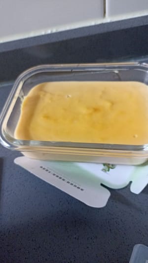 Biarkan dingin  tutup wadah puding dan masukan kedalam peti ais