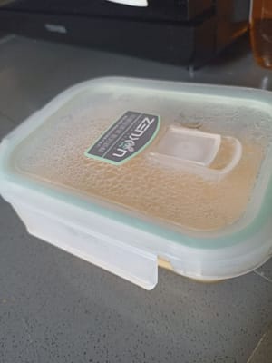 Kita keluarkan dari peti ais