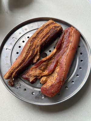 Una volta cotta, la pancetta dovrebbe essere soda e rigida