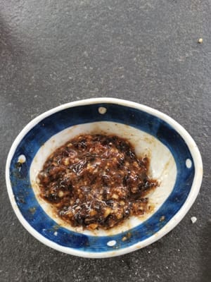 bumbu untuk kepala ikan (bawang putih, kedelai hitam, kecap asin , saos tiram, merica, garam, tepung topioka Dan minyak, aduk jadi satu