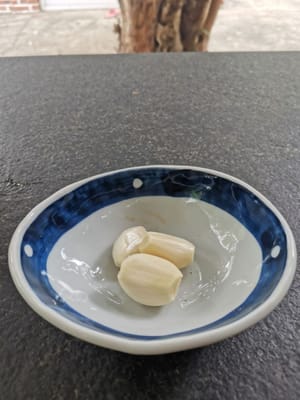 butir bawang putih iris cincang