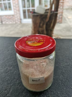 /2 sendok teh garam