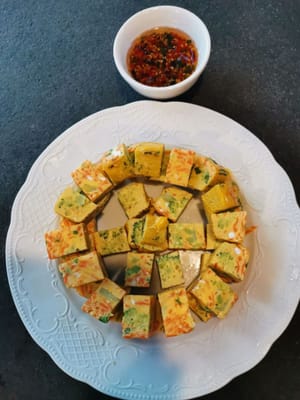 luego se pone en un plato y se acomoda y ya está listo para servir con salsa de chile.