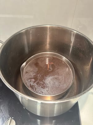 Lave el cordyceps, la cornamenta de ciervo, los dátiles azules y el longan, póngalos en la olla y cocínelos juntos.