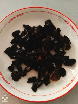 Reservar 30 gramos de hongo negro.