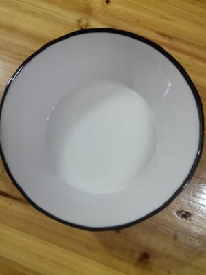 Reservar una cucharada de agua con almidón.