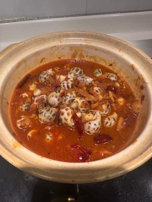 เติมน้ำเพิ่มจนกระทั่งหอยทะเลจมอยู่ครึ่งหนึ่ง