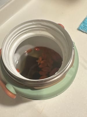 把这几种材料放在闷骚杯里，加两碗滚水
