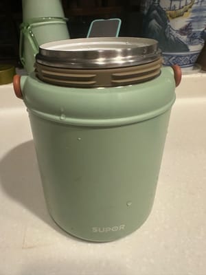 首先准备一个闷烧杯，如没有闷烧杯保温杯也可以