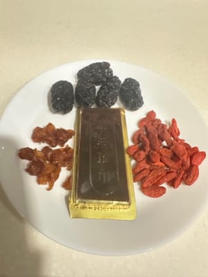把这几种材料放在闷骚杯里，加两碗滚水