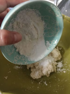 Mehl hinzufügen