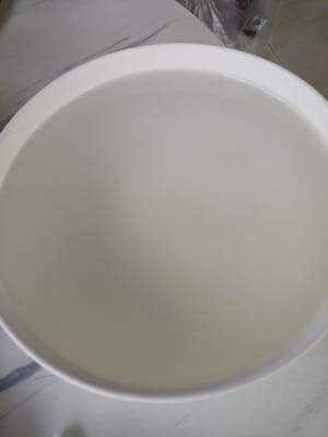 Bring water to a boil and pour it into a bowl, cool it to 60 degrees, then add ice powder, stir and put it in the refrigerator. After it solidifies, take it out and set it aside.