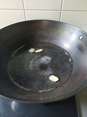燒開水，加一點薑