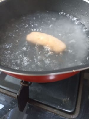 Setelah mendidih masukan pempek satu persatu
