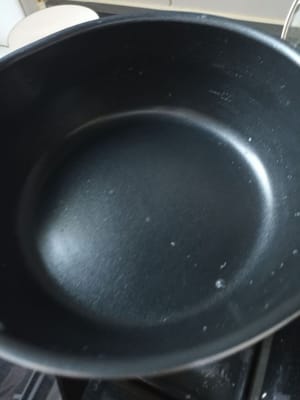 Sekarang kita mulai dengan yang di goreng panaskan pan