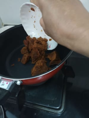Masukan 150 g gula kelapa