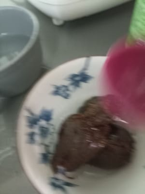 Siapkan 100 g asam jawa tambahkan 300 ml air lalu